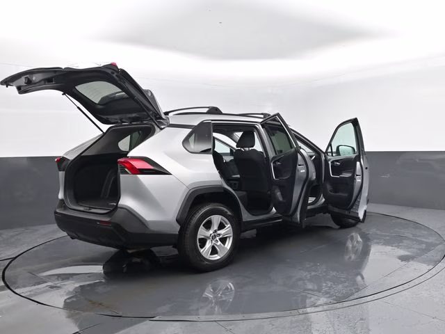 2019 Silver Sky Metallic Toyota RAV4 XLE AWD SUV