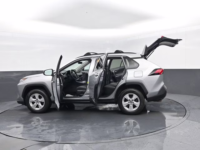 2019 Silver Sky Metallic Toyota RAV4 XLE AWD SUV