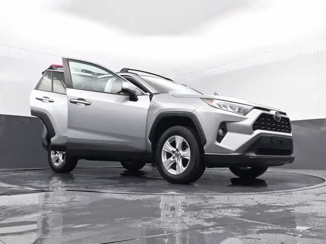 2019 Silver Sky Metallic Toyota RAV4 XLE AWD SUV