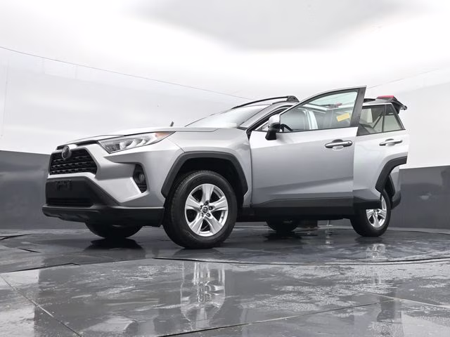 2019 Silver Sky Metallic Toyota RAV4 XLE AWD SUV