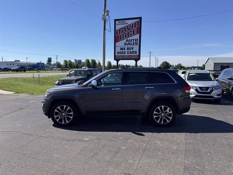 2018 Granite Crystal Metallic Clear Coat Jeep Grand Cherokee Limited 4X4 SUV