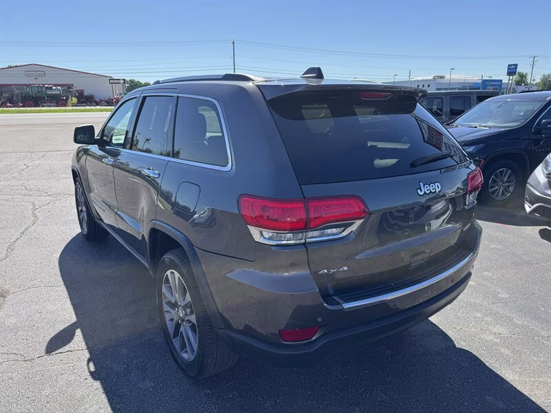 2018 Granite Crystal Metallic Clear Coat Jeep Grand Cherokee Limited 4X4 SUV