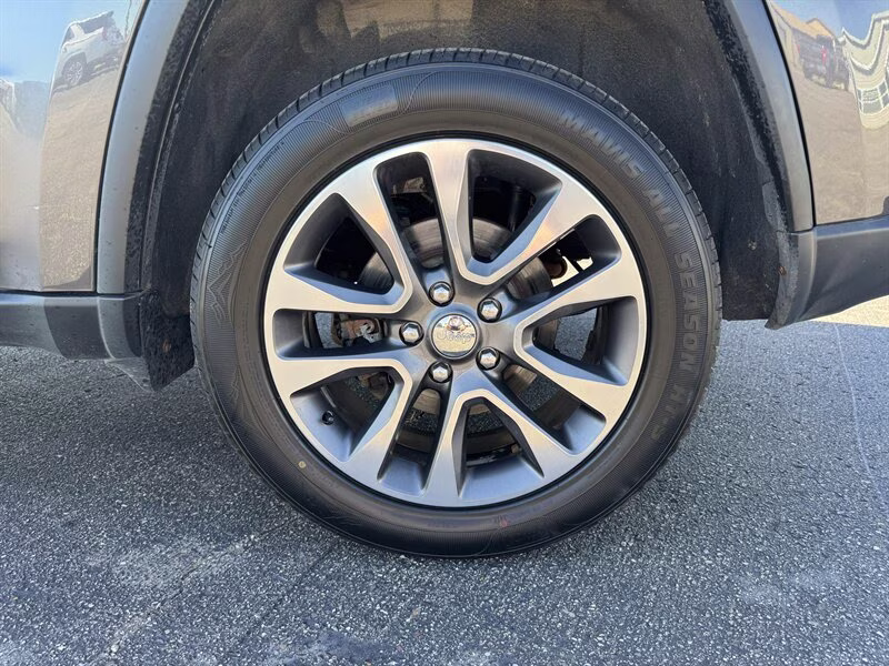 2018 Granite Crystal Metallic Clear Coat Jeep Grand Cherokee Limited 4X4 SUV
