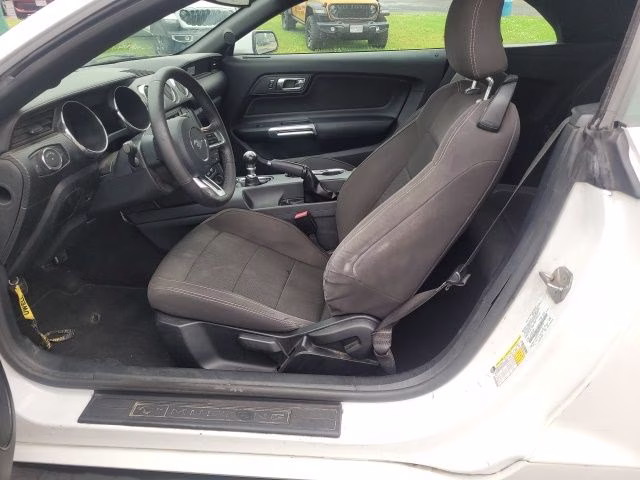2015 Oxford White Ford Mustang V6 RWD Convertible