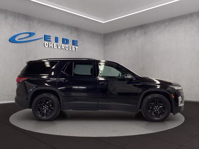 2022 Mosaic Black Metallic Chevrolet Traverse LT AWD SUV
