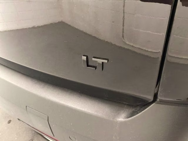 2022 Mosaic Black Metallic Chevrolet Traverse LT AWD SUV