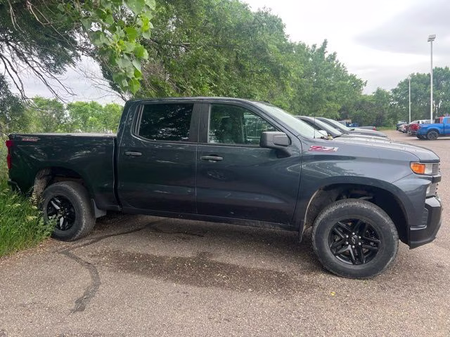 2022 Shadow Gray Metallic Chevrolet Silverado 1500 LTD Custom Trail Boss 4X4 Truck