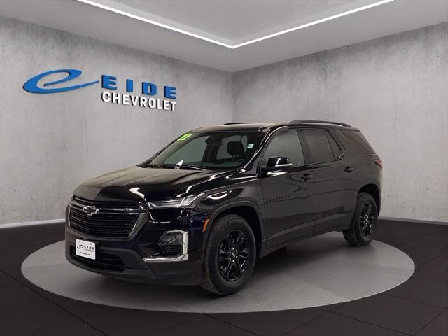 2022 Mosaic Black Metallic Chevrolet Traverse LT AWD SUV