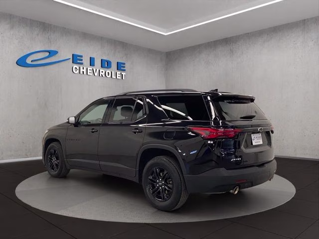 2022 Mosaic Black Metallic Chevrolet Traverse LT AWD SUV