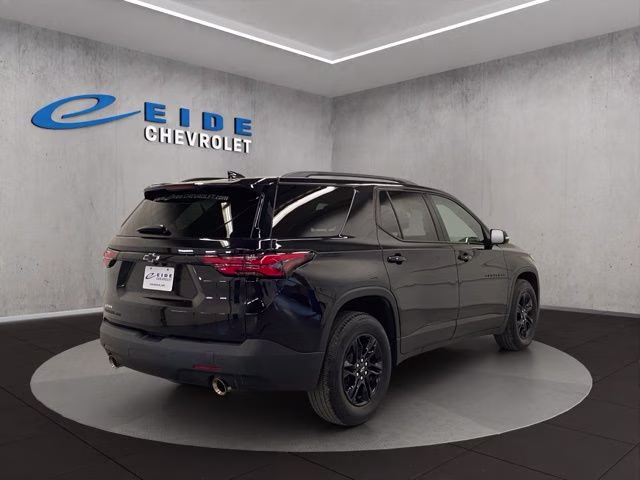 2022 Mosaic Black Metallic Chevrolet Traverse LT AWD SUV