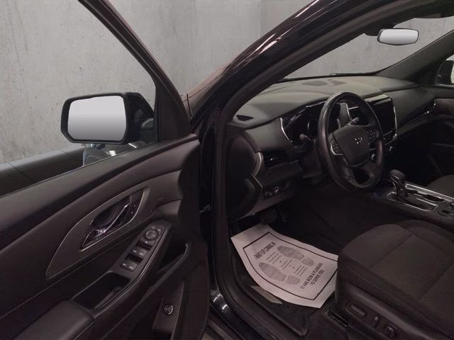 2022 Mosaic Black Metallic Chevrolet Traverse LT AWD SUV