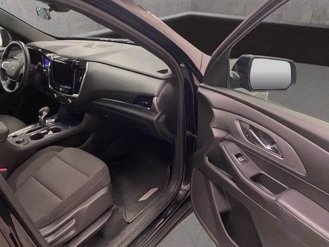 2022 Mosaic Black Metallic Chevrolet Traverse LT AWD SUV