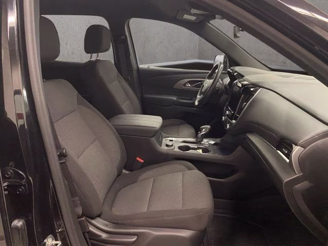 2022 Mosaic Black Metallic Chevrolet Traverse LT AWD SUV