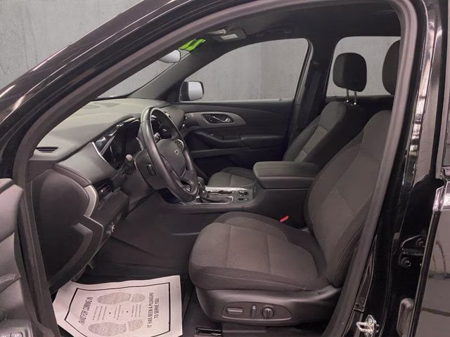 2022 Mosaic Black Metallic Chevrolet Traverse LT AWD SUV