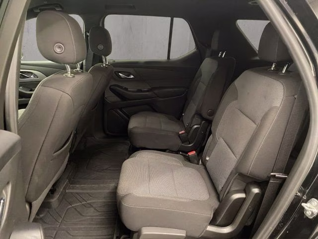 2022 Mosaic Black Metallic Chevrolet Traverse LT AWD SUV