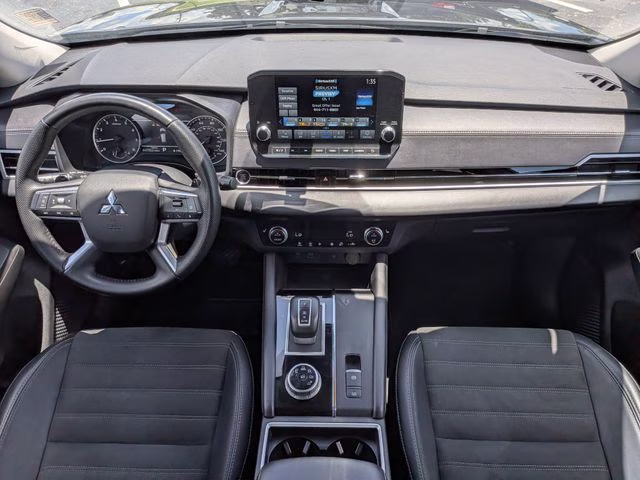 2024 Graphite Gray Mitsubishi Outlander SE FWD SUV