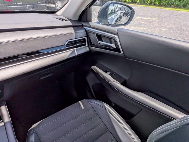 2024 Graphite Gray Mitsubishi Outlander SE FWD SUV