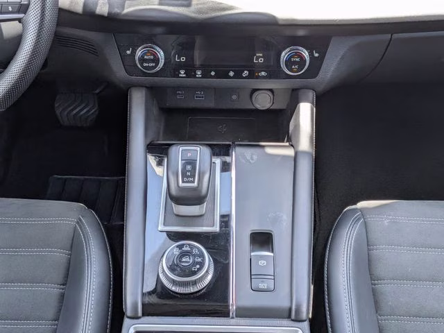 2024 Graphite Gray Mitsubishi Outlander SE FWD SUV