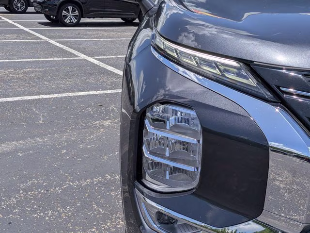2024 Graphite Gray Mitsubishi Outlander SE FWD SUV