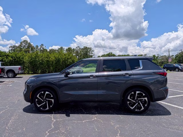 2024 Graphite Gray Mitsubishi Outlander SE FWD SUV