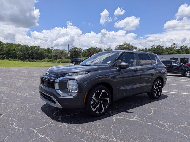 2024 Graphite Gray Mitsubishi Outlander SE FWD SUV