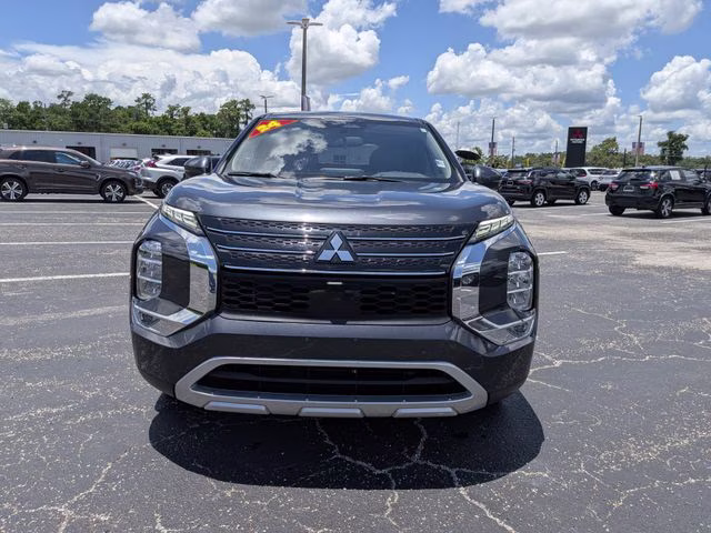2024 Graphite Gray Mitsubishi Outlander SE FWD SUV