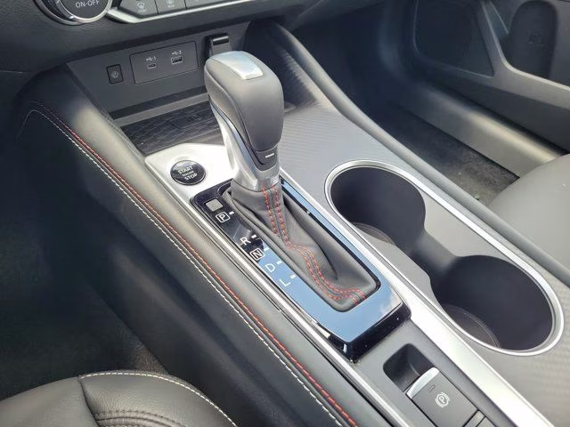 2026 Pearl White/Super Black Nissan Altima 2.5 SR FWD Sedan