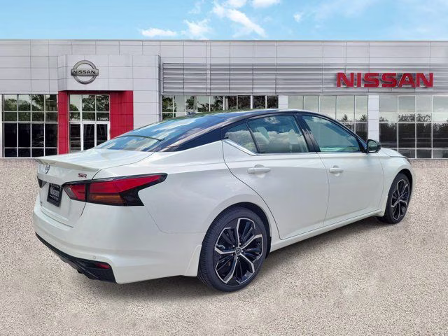 2026 Pearl White/Super Black Nissan Altima 2.5 SR FWD Sedan