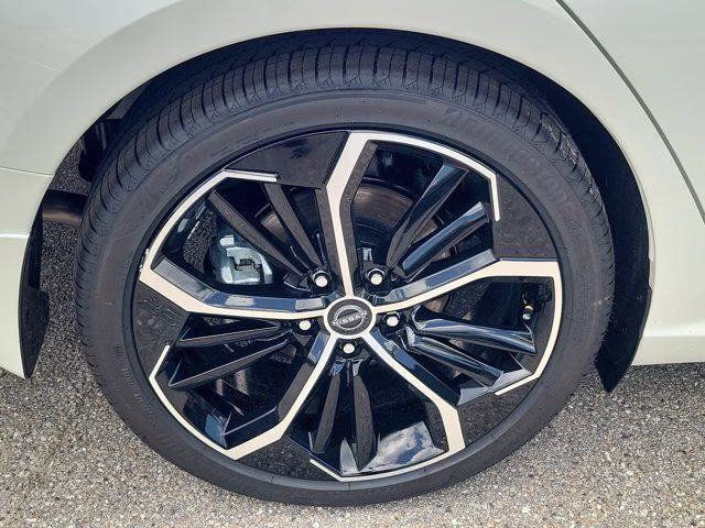 2026 Pearl White/Super Black Nissan Altima 2.5 SR FWD Sedan
