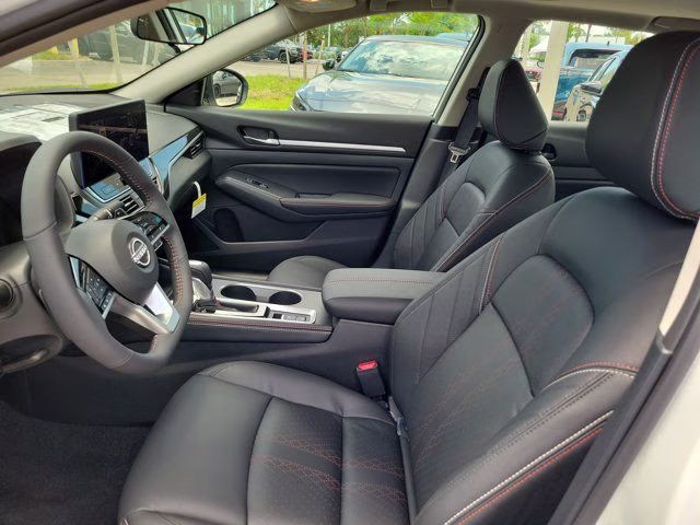 2026 Pearl White/Super Black Nissan Altima 2.5 SR FWD Sedan