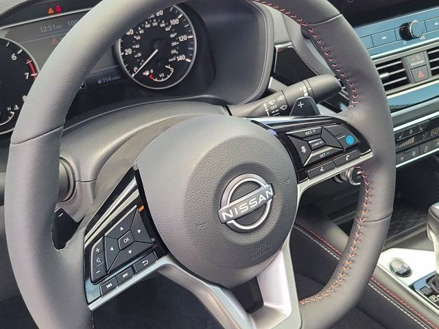 2026 Pearl White/Super Black Nissan Altima 2.5 SR FWD Sedan