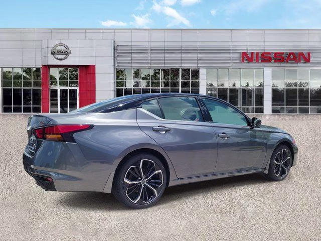 2026 Gun Metallic/Super Black Nissan Altima 2.5 SR FWD Sedan