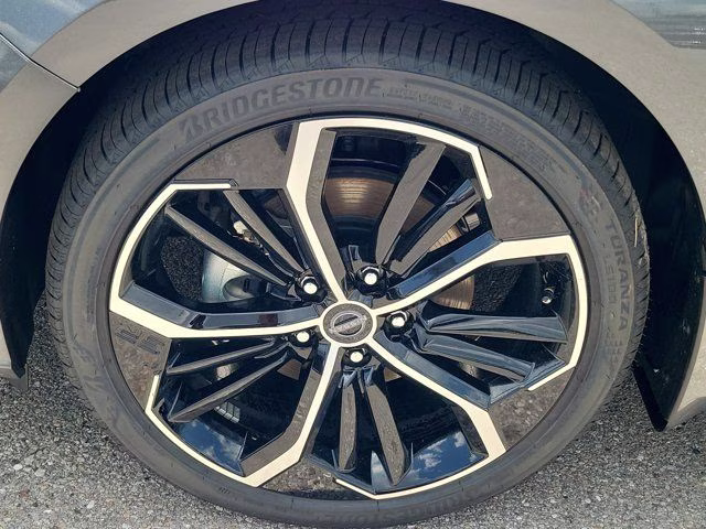 2026 Gun Metallic/Super Black Nissan Altima 2.5 SR FWD Sedan