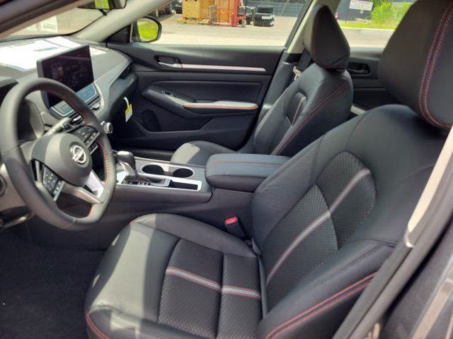 2026 Gun Metallic/Super Black Nissan Altima 2.5 SR FWD Sedan