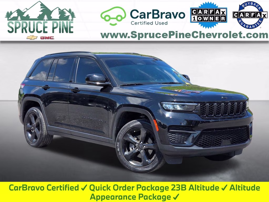 2023 Diamond Black Crystal Pearlcoat Jeep Grand Cherokee Altitude X 4X4 SUV
