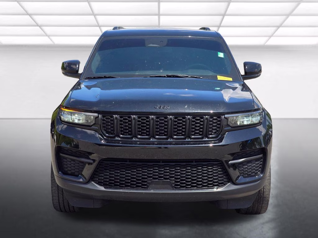 2023 Diamond Black Crystal Pearlcoat Jeep Grand Cherokee Altitude X 4X4 SUV
