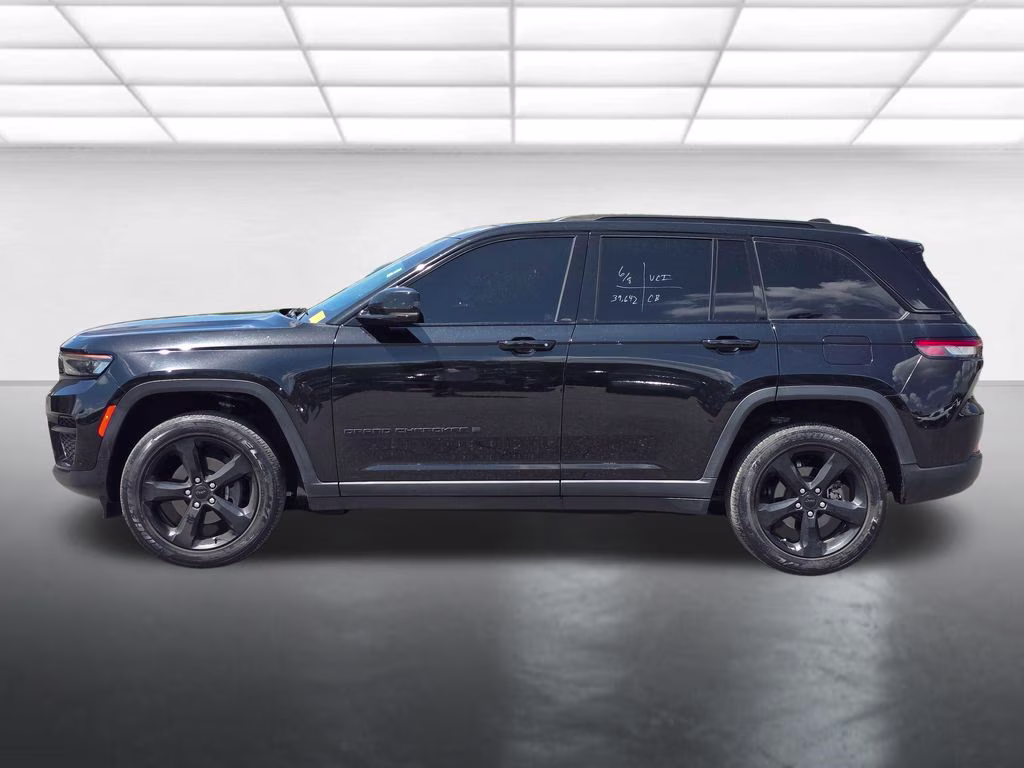 2023 Diamond Black Crystal Pearlcoat Jeep Grand Cherokee Altitude X 4X4 SUV