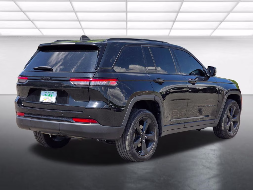 2023 Diamond Black Crystal Pearlcoat Jeep Grand Cherokee Altitude X 4X4 SUV