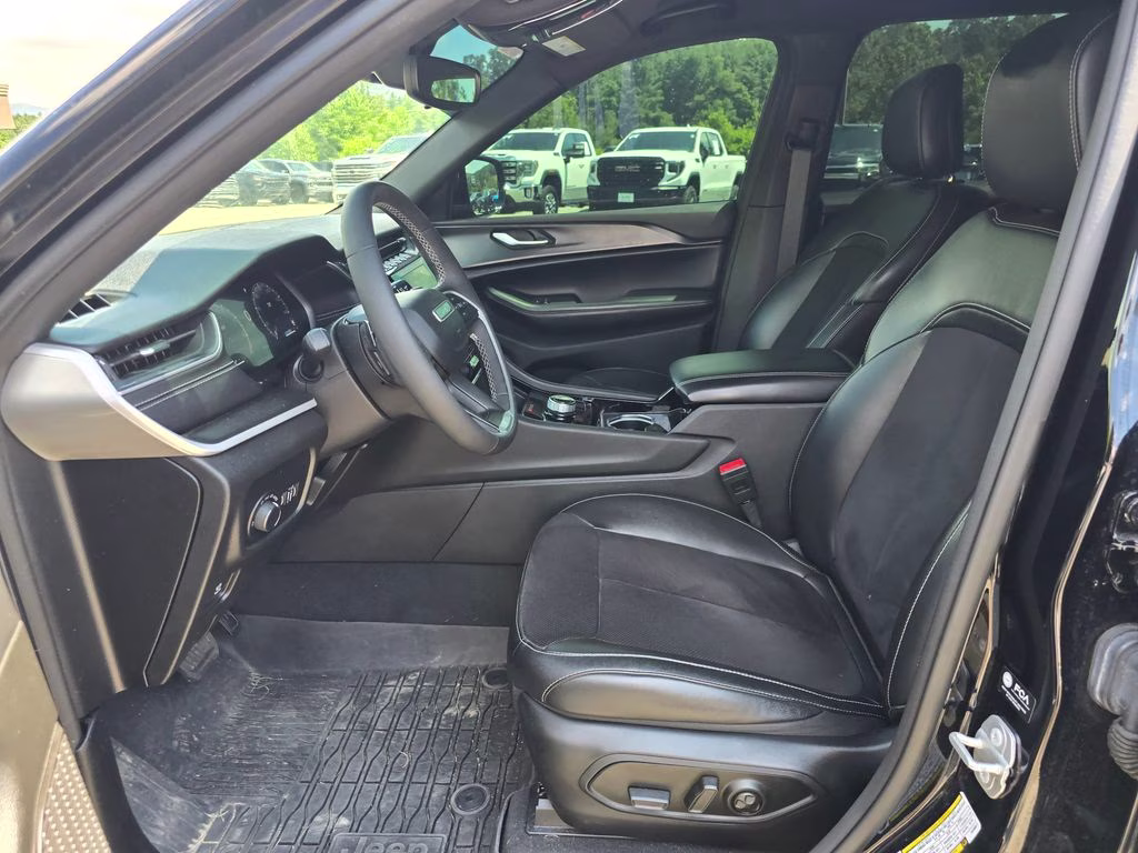 2023 Diamond Black Crystal Pearlcoat Jeep Grand Cherokee Altitude X 4X4 SUV