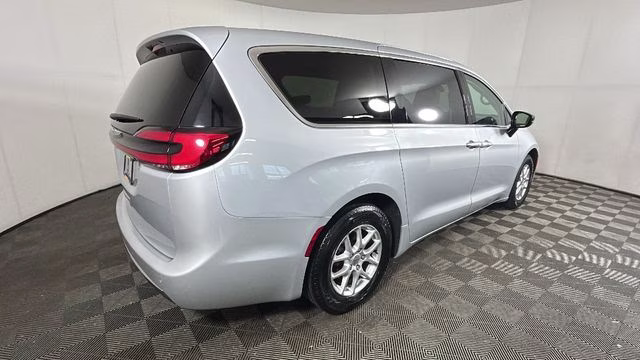 2024 Silver Mist Clearcoat Chrysler Pacifica Touring L FWD Van