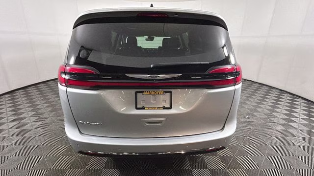 2024 Silver Mist Clearcoat Chrysler Pacifica Touring L FWD Van