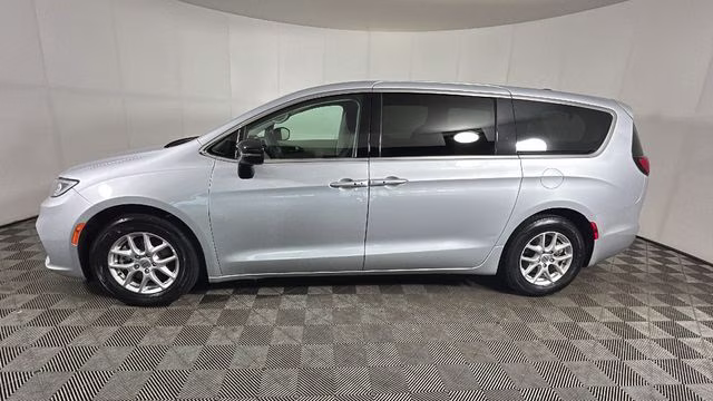 2024 Silver Mist Clearcoat Chrysler Pacifica Touring L FWD Van