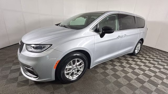 2024 Silver Mist Clearcoat Chrysler Pacifica Touring L FWD Van