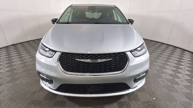 2024 Silver Mist Clearcoat Chrysler Pacifica Touring L FWD Van