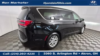 2024 Diamond Black Crystal Pearlcoat Chrysler Pacifica Touring L FWD Van