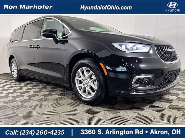 2024 Diamond Black Crystal Pearlcoat Chrysler Pacifica Touring L FWD Van