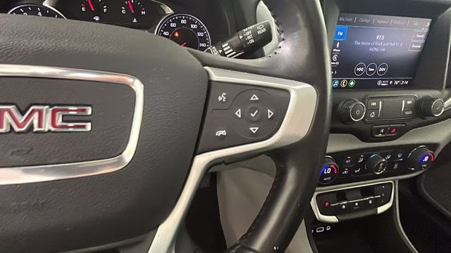 2022 White Frost Tricoat GMC Terrain SLT FWD SUV