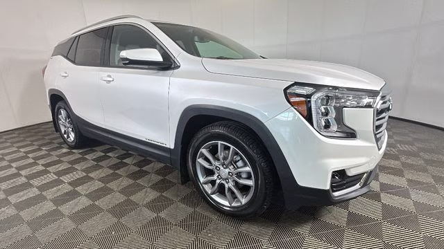 2022 White Frost Tricoat GMC Terrain SLT FWD SUV