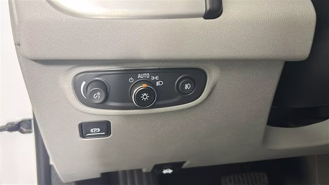 2022 White Frost Tricoat GMC Terrain SLT FWD SUV