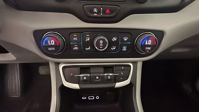 2022 White Frost Tricoat GMC Terrain SLT FWD SUV